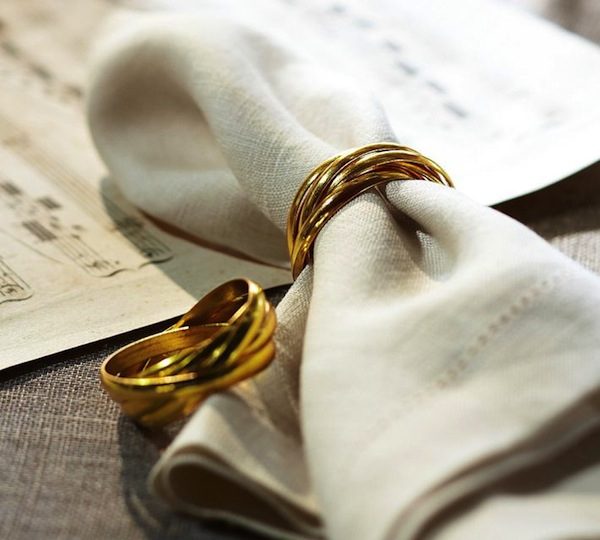 11 Decorative Items For Christmas Tabletop