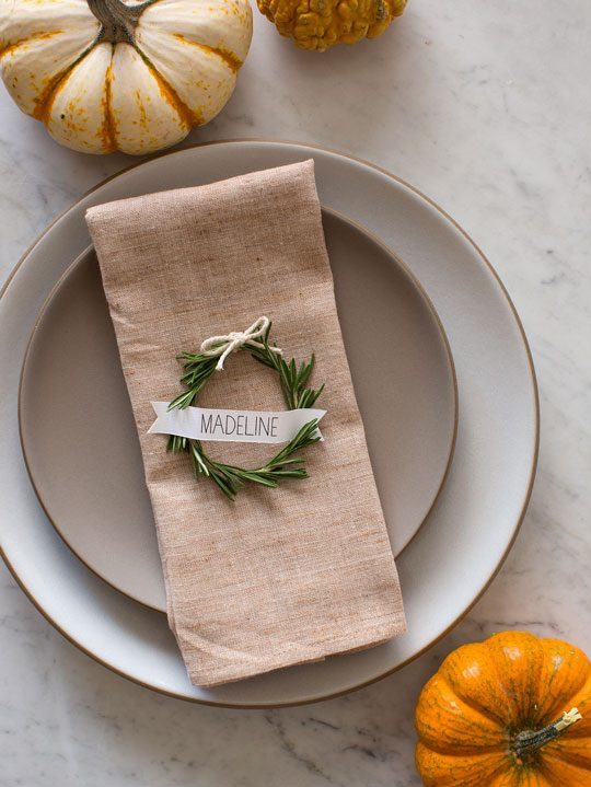 5 Beautiful Natural Place Cards for a Thanksgiving Table