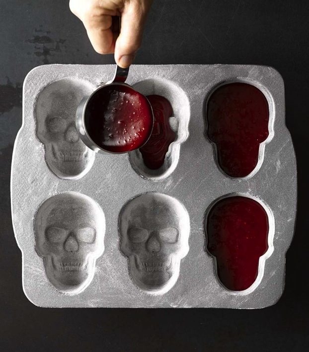 Gear Up For Halloween: A Fiendish Skull Cakelet Pan