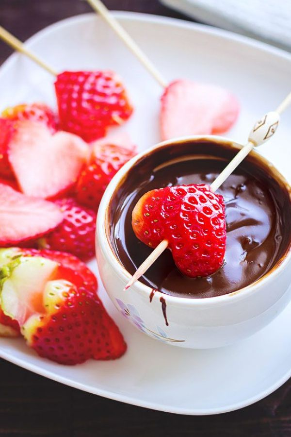 Strawberry Chocolate Fondue - #recipe by #eatwell101 - https://003.wrwe1r1zs3czx3c.workers.dev/strawberry-chocolate-fondue-recipe