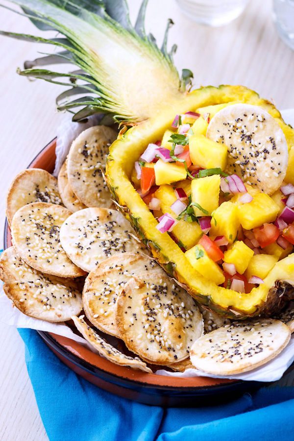 Fresh Pineapple Salsa with Sesame Tortilla Chips - #recipe by #eatwell101 - https://003.wrwe1r1zs3czx3c.workers.dev/fresh-pineapple-salsa-with-sesame-tortilla-chips