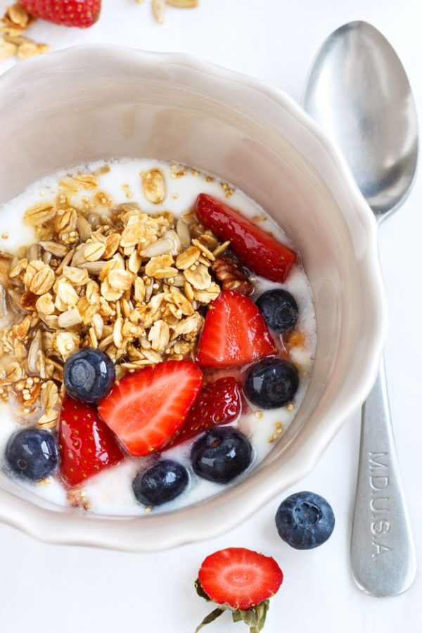 Granola Berry Breakfast Bowl - #recipe by #eatwell101 - https://003.wrwe1r1zs3czx3c.workers.dev/granola-berry-breakfast-bowl-recipe