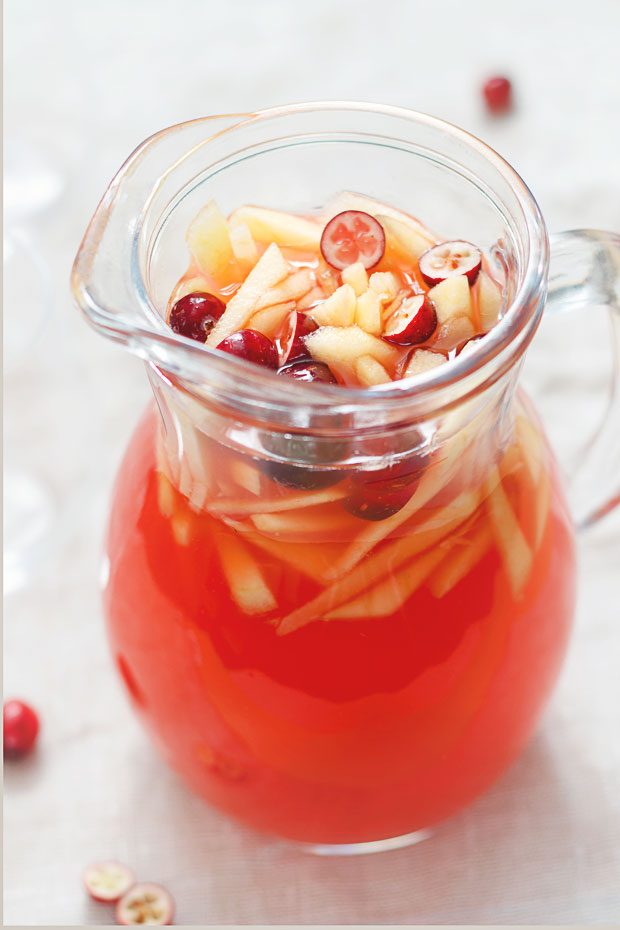fall sangria with white wine