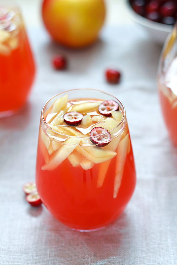 Easy White Sangria Recipe - #recipe by #eatwell101 - https://003.wrwe1r1zs3czx3c.workers.dev/apple-cranberry-fall-sangria-recipe