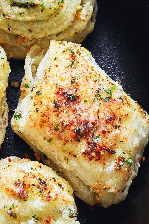 Parmesan Garlic Puff Pastry – CRISP, CHEESY, GARLICKY appetizers that come together in less than 20 min – SO delicious!