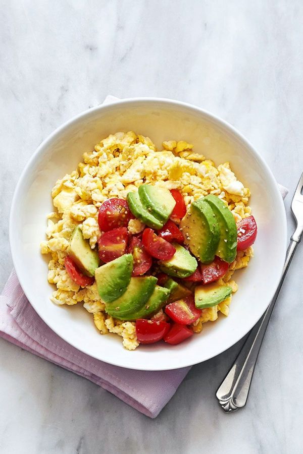 Scrambled Eggs with Avocado and Tomato - #recipe by #eatwell101 - https://003.wrwe1r1zs3czx3c.workers.dev/avocado-and-tomato-breakfast-scramble-recipe