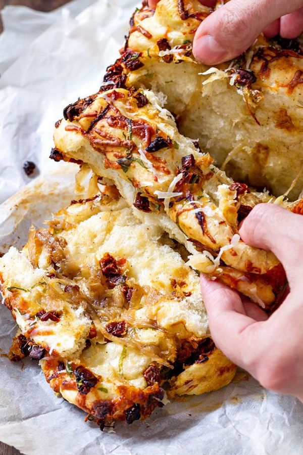 Cheesy Caprese Pull-Apart Bread - #recipe by #eatwell101 - https://003.wrwe1r1zs3czx3c.workers.dev/cheesy-caprese-pull-apart-bread-recipe