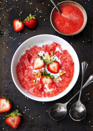 Strawberry Quinoa Smoothie Bowl
