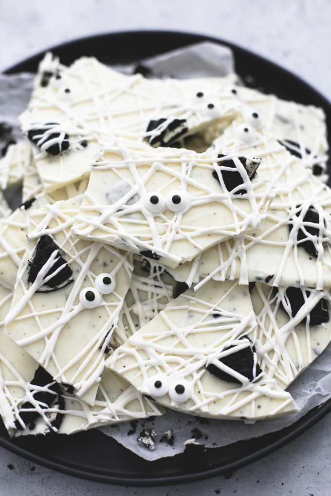 3 Ingredient Cookies n Cream Mummy Bark