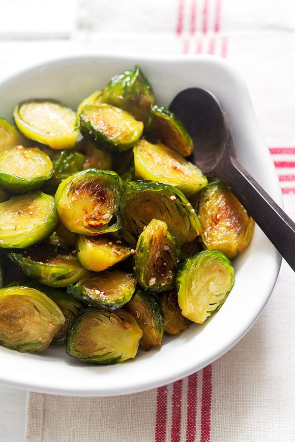Pan-Roasted Brussel Sprouts in Maple Garlic Butter - #recipe by #eatwell101 - https://003.wrwe1r1zs3czx3c.workers.dev/pan-roasted-brussel-sprouts-recipe