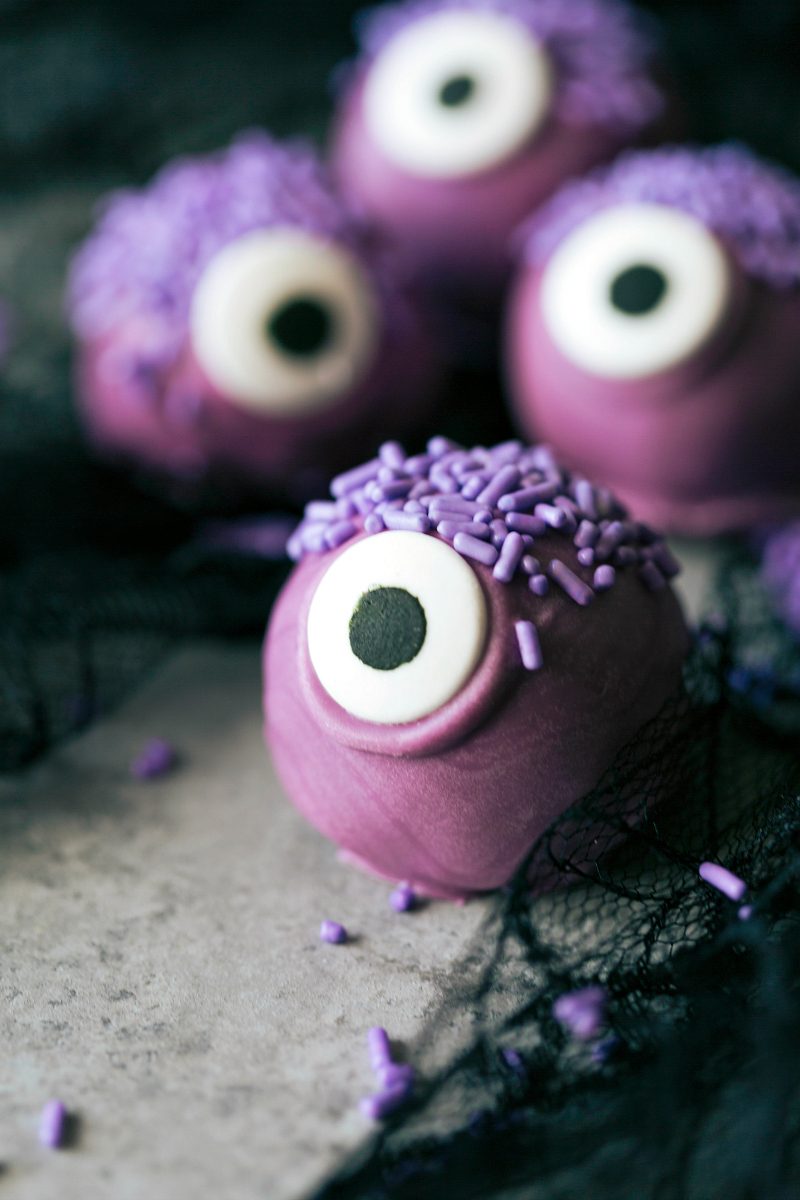 5 Ingredients Halloween Oreo Truffles