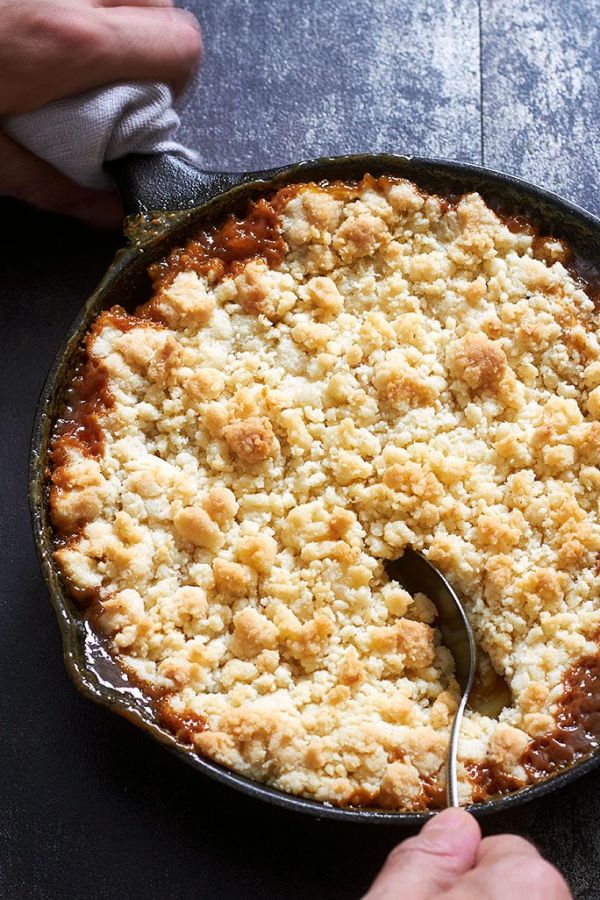Caramel Apple Crumble - #recipe by #eatwell101 - https://003.wrwe1r1zs3czx3c.workers.dev/salted-caramel-apple-crumble-recipe
