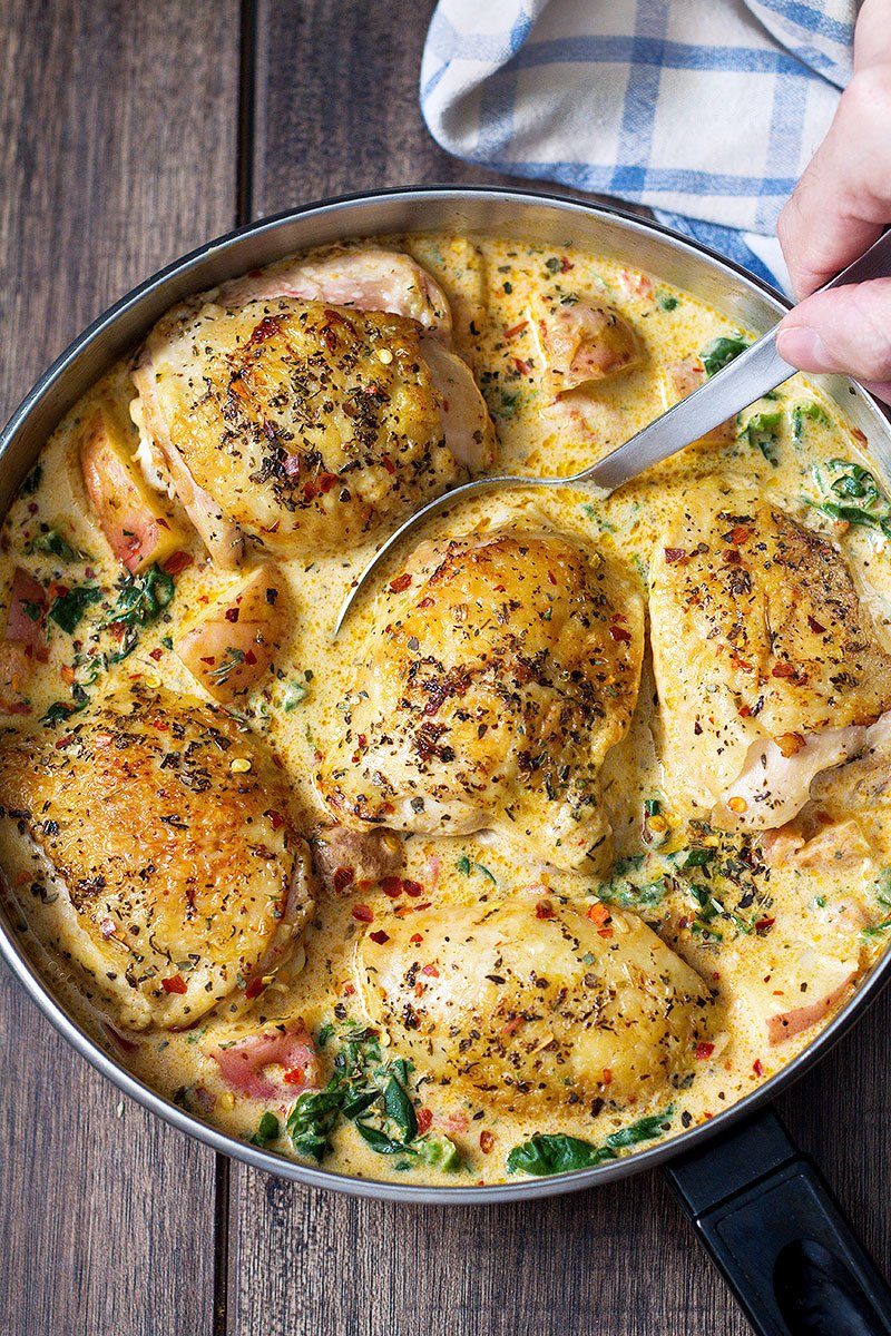 One Pan Chicken and Potatoes with Garlic Parmesan Cream Sauce – #eatwell101 #recipe Amazing flavors in just one skillet! The tastiest #Chicken and #Potatoes dinner with #spinach #Garlic #Parmesan #Cream Sauce for any night of the week!