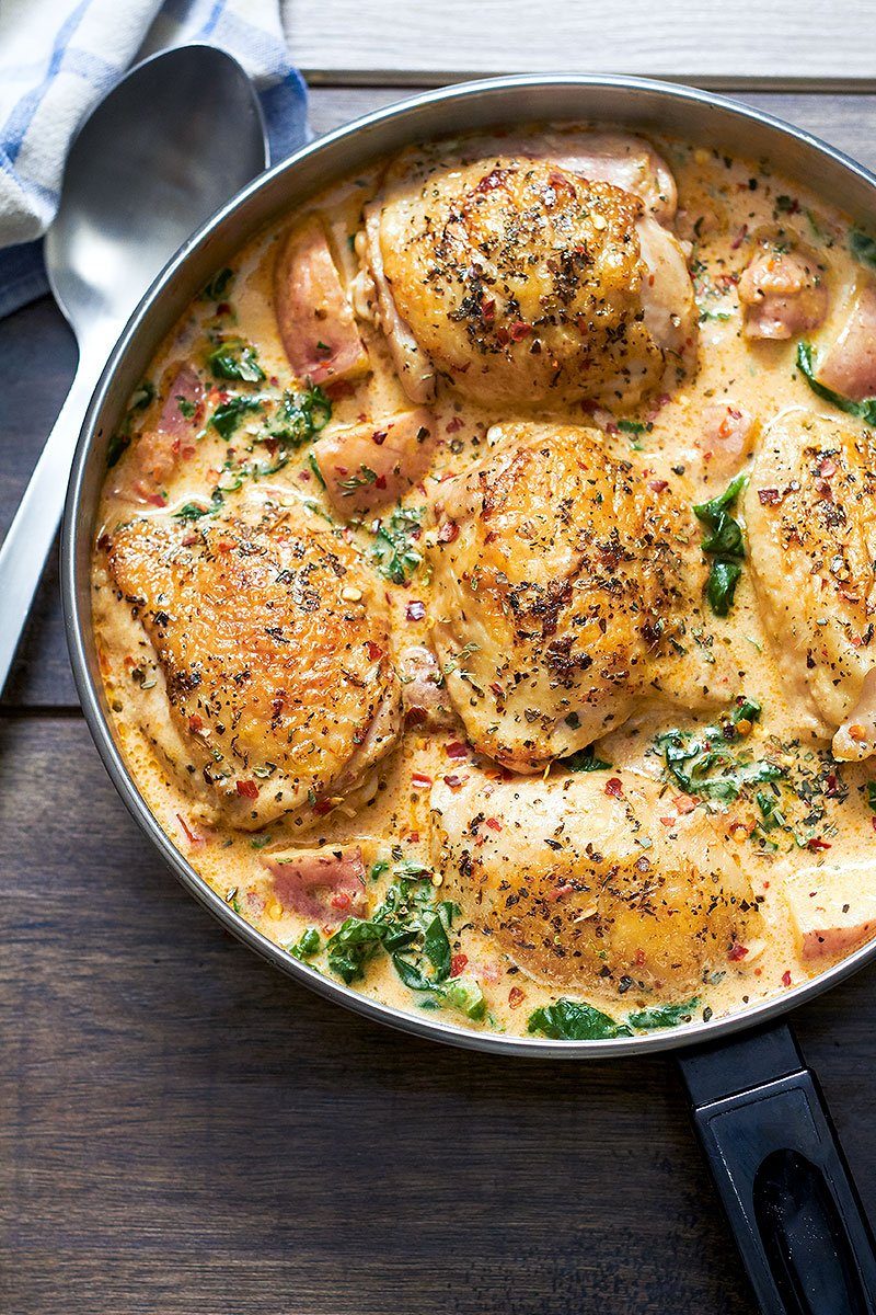 One Pan Chicken and Potatoes with Garlic Parmesan Cream Sauce – #eatwell101 #recipe Amazing flavors in just one skillet! The tastiest #Chicken and #Potatoes dinner with #spinach #Garlic #Parmesan #Cream Sauce for any night of the week!