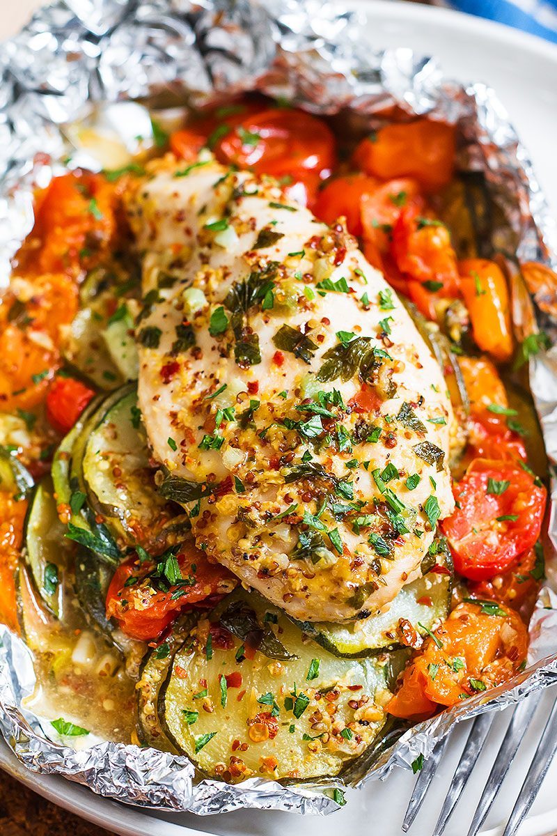 Chicken in Foil Packets – #eatwell101 #recipe #chicken #dinner - So NOURISHING and packed with TONS OF FLAVOR! Chicken breasts cooked in foil packets are amazingly moist and tender.
