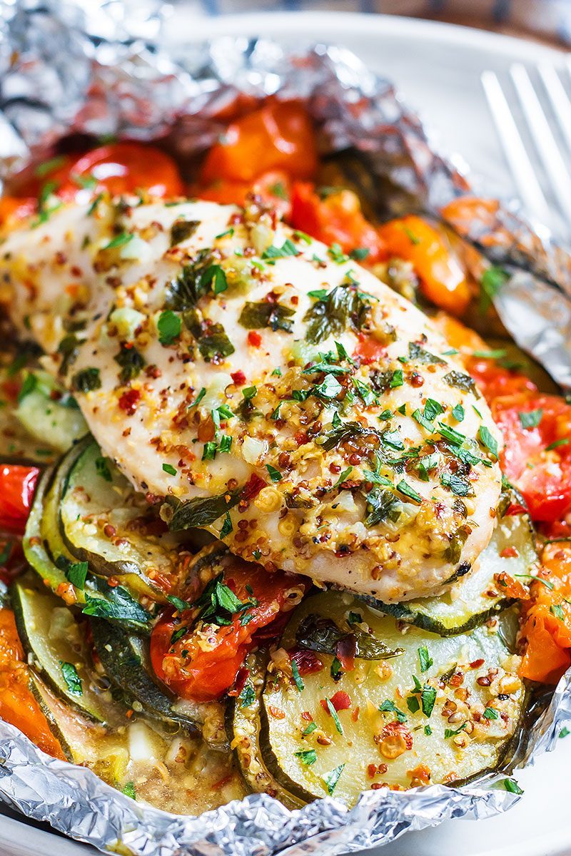 Chicken in Foil Packets – #eatwell101 #recipe #chicken #dinner - So NOURISHING and packed with TONS OF FLAVOR! Chicken breasts cooked in foil packets are amazingly moist and tender.