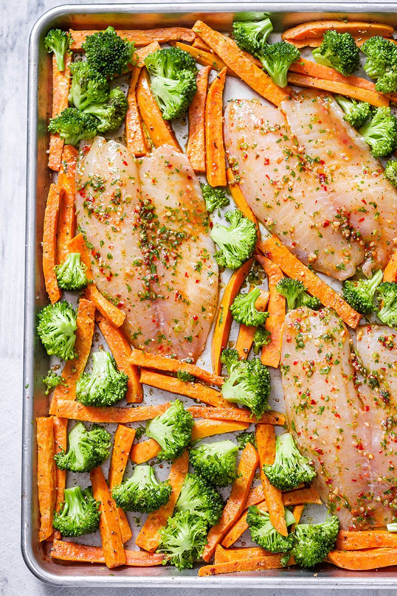 Sheet-Pan Chili-Lime Tilapia Recipe with Veggies - #eatwell101 #recipe #fish #sheetpan #dinner - A super easy, quick, and healthy sheet-pan meal for busy weeknights!