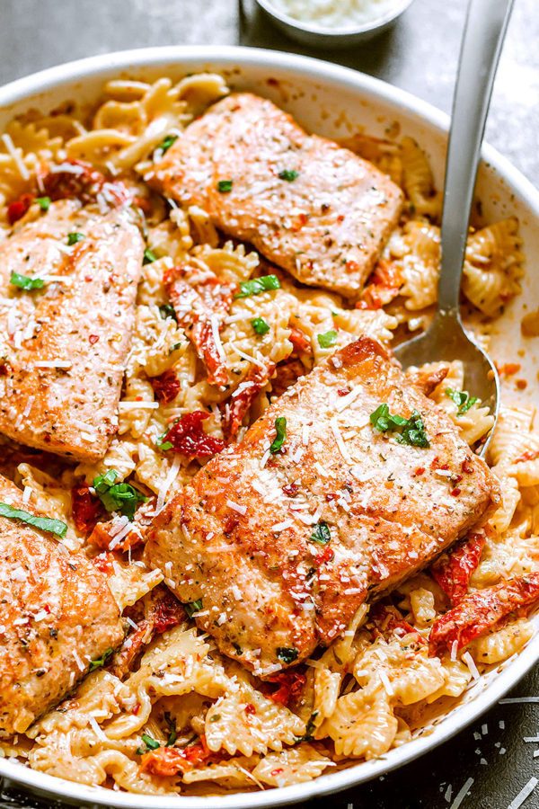 Creamy Sun-Dried Tomato Salmon Pasta - #recipe by #eatwell101 - https://003.wrwe1r1zs3czx3c.workers.dev/salmon-pasta-recipe