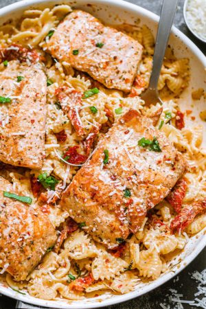Creamy Sun-Dried Tomato Salmon Pasta