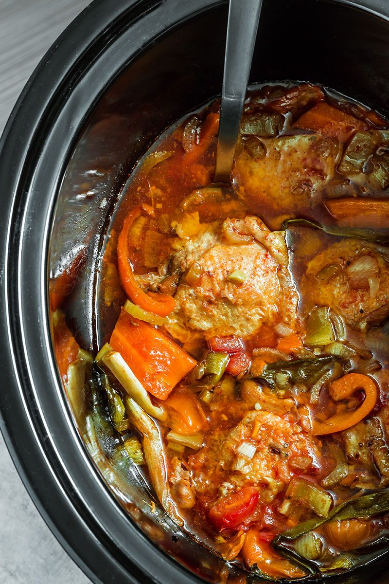 Slow Cooker Chicken with Tomatoes and Bell Peppers — SO EASY, the perfect meal to come home to after a long workday!