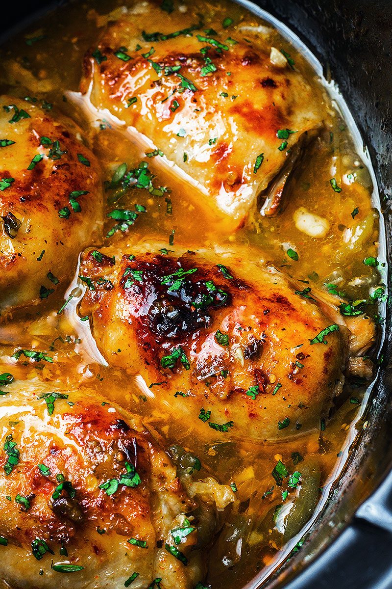 Crockpot Salsa Verde Chicken — So easy to make and full of amazing flavors! Throw all ingredients in the pot and just walk away!