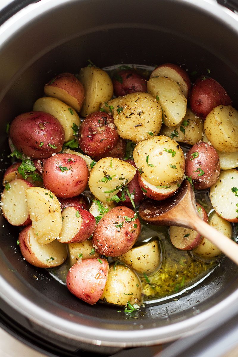 Instant Pot Garlic Brown Butter Potatoes — Ready in 7 minutes, the easiest and fastest potatoes you will ever make. So moist and flavorful!