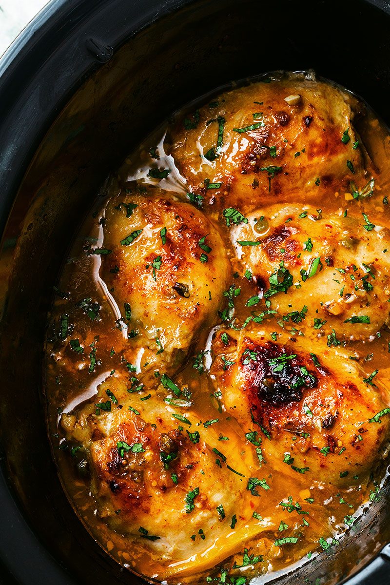 Crockpot Salsa Verde Chicken — So easy to make and full of amazing flavors! Throw all ingredients in the pot and just walk away!