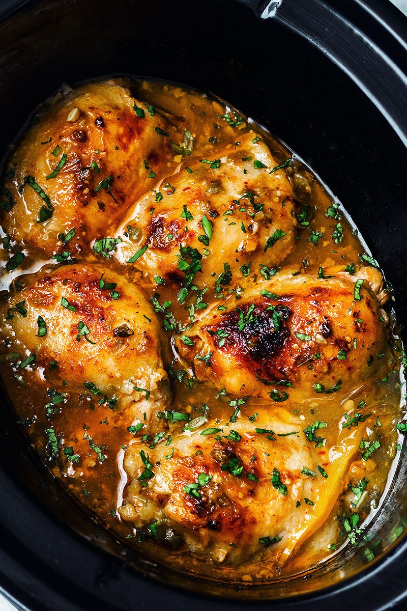 Crockpot Salsa Verde Chicken — So easy to make and full of amazing flavors! Throw all ingredients in the pot and just walk away!