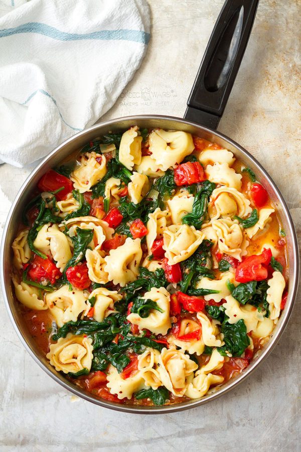 Tortellini Pasta in Garlic Spinach Tomato Sauce - #recipe by #eatwell101 - https://003.wrwe1r1zs3czx3c.workers.dev/one-pan-tomato-spinach-tortellini