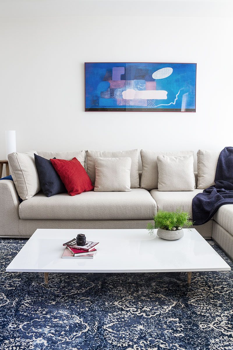 DIY High Gloss Coffee Table &mdash;&nbsp;The quickest and easiest DIY coffee table ever! Get a sleek, elegant look for your living room with an ultra low coffee table with an super glossy surface.
