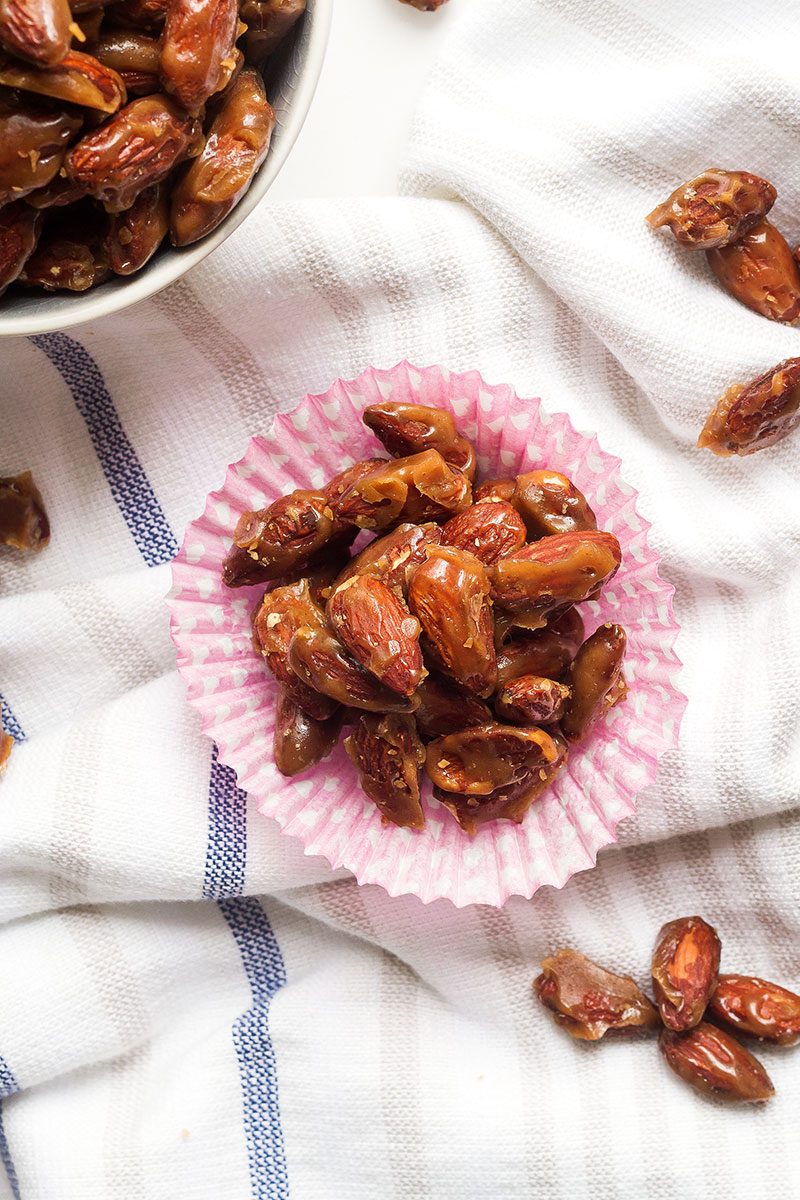 Honey Roasted Almonds with Cinnamon — A quick and easy recipe for an addicting snack for any occasion!