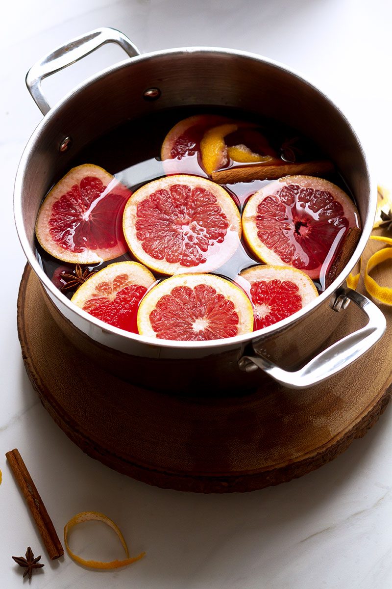 Spiced Mulled Wine - Fragrant and spicy, this mulled wine is sure to warm you up from head to toe! 