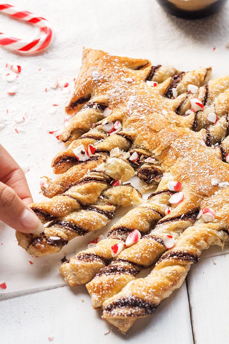 Nutella Christmas Tree Puff Pastry - Crunchy and super indulgent, a show-stopping treat that everyone will love! Ideal for Christmas parties.