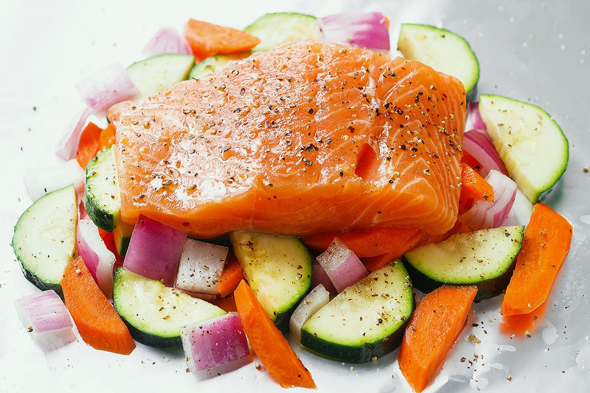 Creamy Shrimp and Salmon Foil Packets - Healthy and Delicious, say hello to the easiest way to make salmon in foil packets!