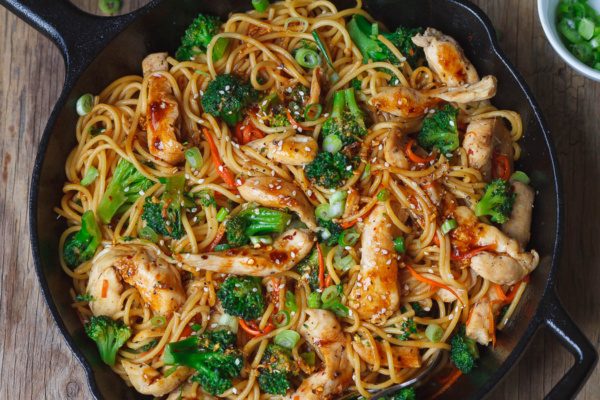 Chicken Stir Fry Noodles (15-Minute )