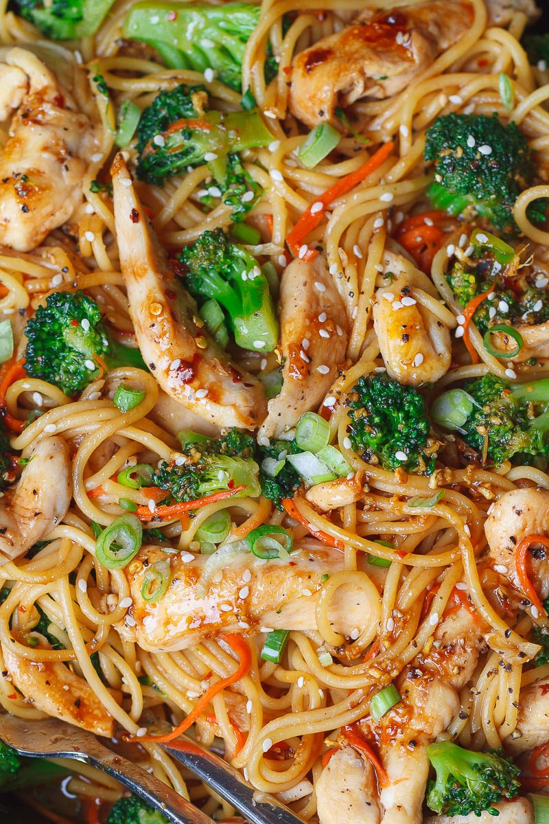#Chicken #Pasta and #Broccoli Skillet – #eatwell101 #recipe Flavor overload! Make your own take-out at home with this super easy #chicken #recipe.