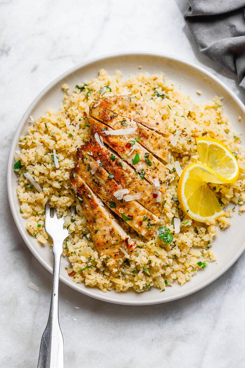 Garlic Butter Chicken with Parmesan Cauliflower Rice - #eatwell101 #recipe Crispy, soft and SO delish! Perfect for when you want to come home to a delicious gluten-free, low-carb dinner. #Garlic #Butter #Chicken #Parmesan #Cauliflower #Rice #glutenfree, l#owcarb #dinner.