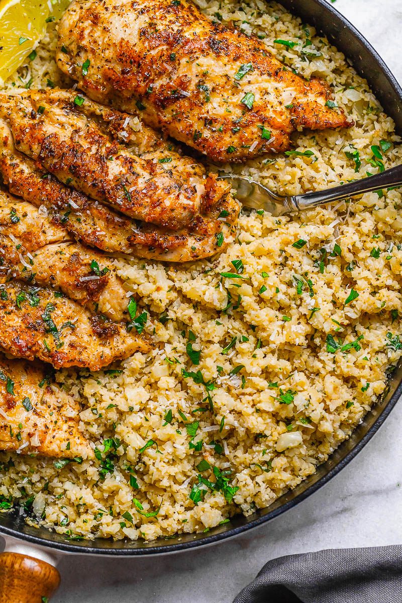 Garlic Butter Chicken with Parmesan Cauliflower Rice - #eatwell101 #recipe Crispy, soft and SO delish! Perfect for when you want to come home to a delicious gluten-free, low-carb dinner. #Garlic #Butter #Chicken #Parmesan #Cauliflower #Rice #glutenfree, l#owcarb #dinner.