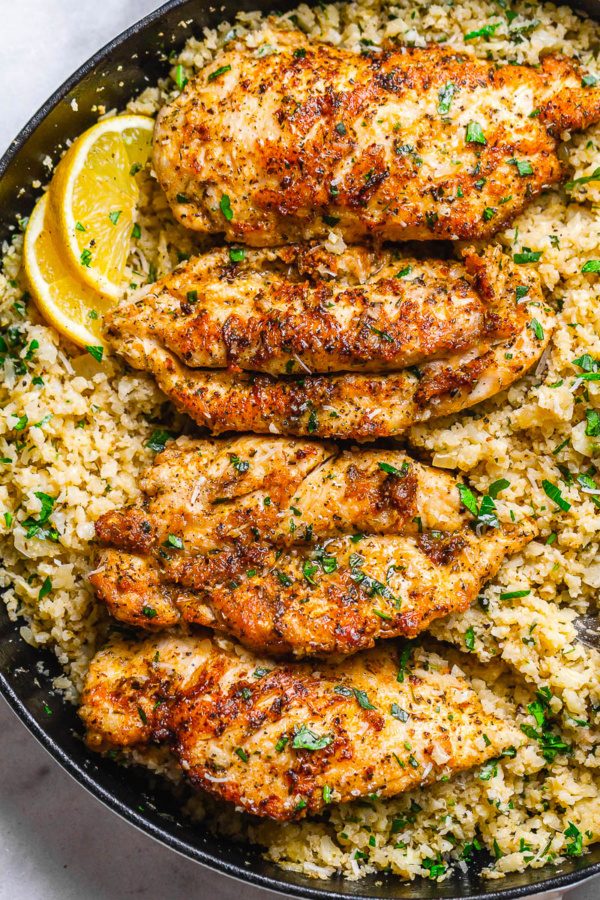Garlic Butter Chicken with Cauliflower Rice - #recipe by #eatwell101 - https://003.wrwe1r1zs3czx3c.workers.dev/garlic-butter-chicken-with-parmesan-cauliflower-rice