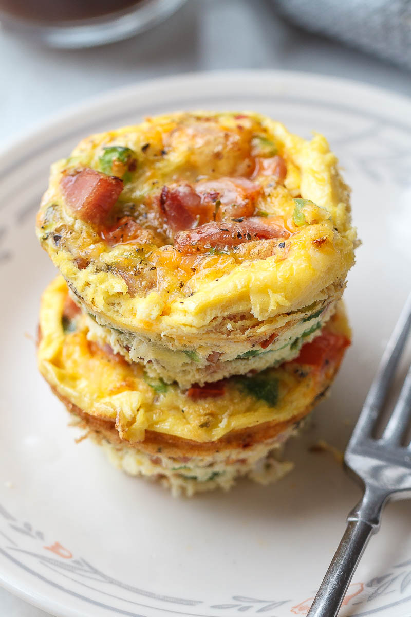 Keto / Low-Carb Breakfast Egg Muffins - Low in carbs and high in protein, these simple eggs cups are the perfect easy make-ahead breakfast for on the go.