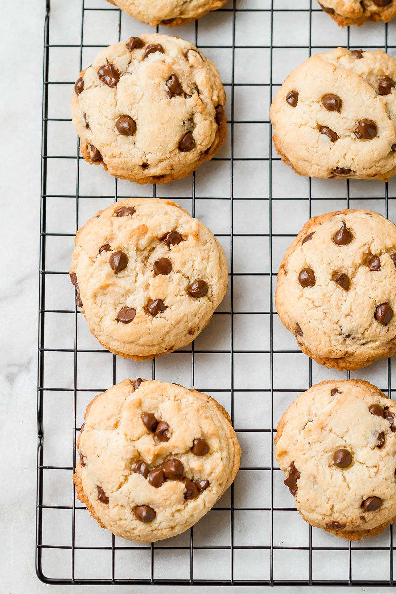 Keto chocolate chip cookies - These low carb cookies are a perfect recipe to make for any occasion, they take only 15 minutes or less, and the dream comes true!