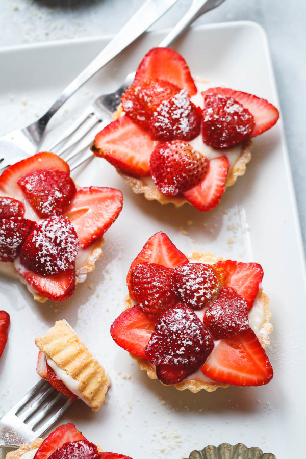 Mini Strawberry Cheesecake Tart - #recipe by #eatwell101 - https://003.wrwe1r1zs3czx3c.workers.dev/strawberry-cheesecake-cups-recipe