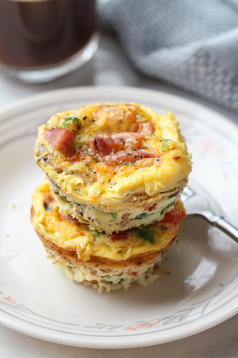 Keto / Low-Carb Breakfast Egg Muffins - Low in carbs and high in protein, these simple eggs cups are the perfect easy make-ahead breakfast for on the go.