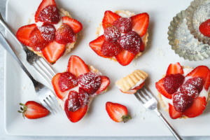 Strawberry Cheesecake Cups - So easy and delicious! One of our favorite Spring desserts!