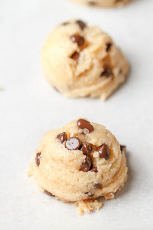 Cookie Dough Fat Bombs {Low Carb – Keto}