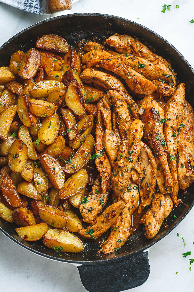 Garlic Butter Chicken and Potatoes Skillet - #eatwell101 #recipe One skillet. This chicken recipe is pretty much the easiest and tastiest  dinner for any weeknight! #Garlic #Butter #Chicken  #Potatoes #Dinner 
