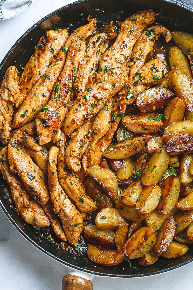 Garlic Butter Chicken and Potatoes Skillet - #eatwell101 #recipe One skillet. This chicken recipe is pretty much the easiest and tastiest  dinner for any weeknight! #Garlic #Butter #Chicken  #Potatoes #Dinner 