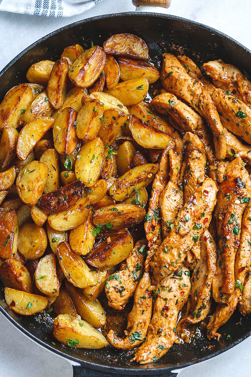 Garlic Butter Chicken and Potatoes Skillet - #eatwell101 #recipe One skillet. This chicken recipe is pretty much the easiest and tastiest  dinner for any weeknight! #Garlic #Butter #Chicken  #Potatoes #Dinner 