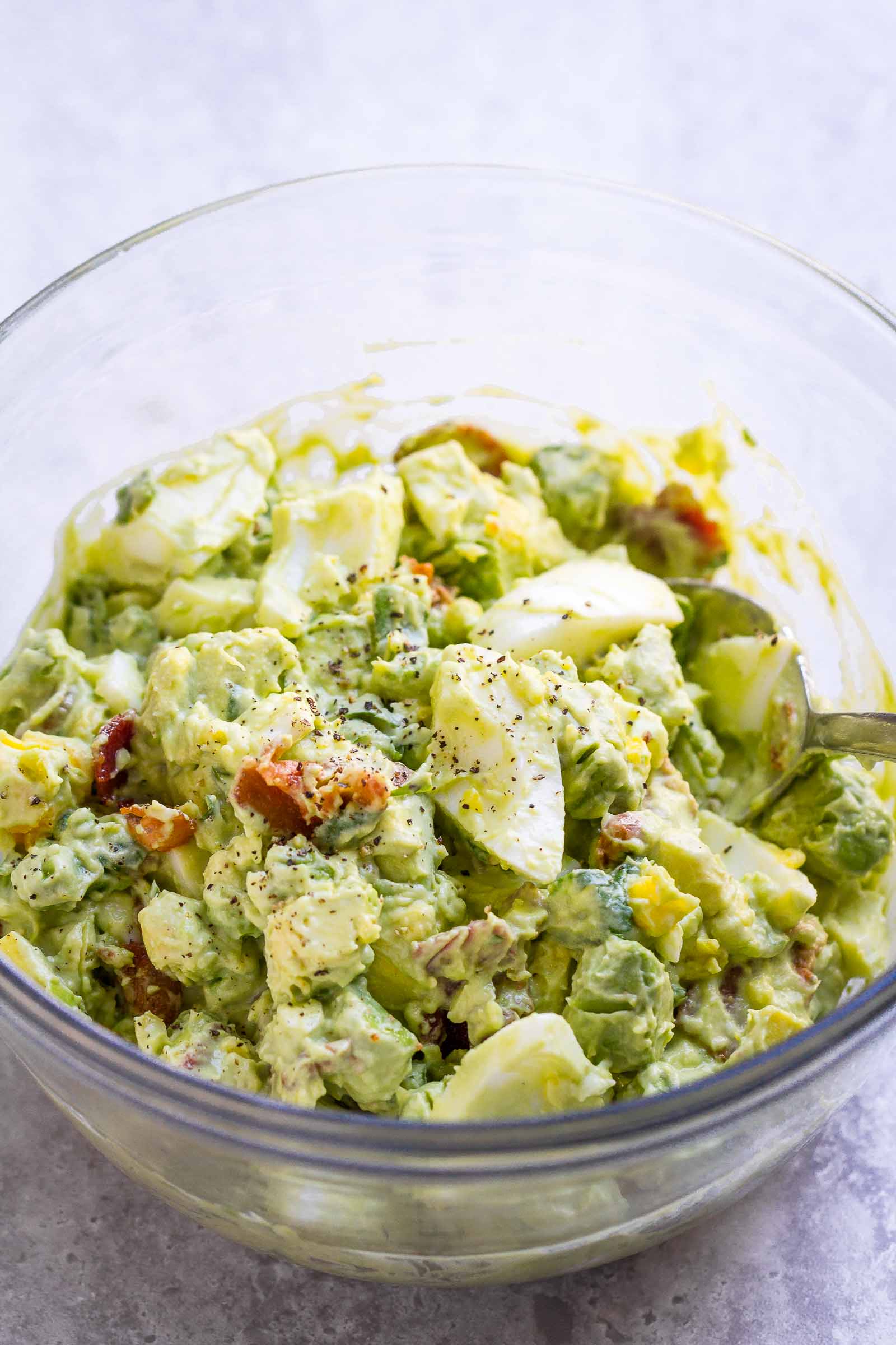 Creamy Avocado Egg Salad with Crispy Bacon – Easy, nutritious, and SO delicious! This chunky avocado egg salad is made with simple ingredients from your pantry.