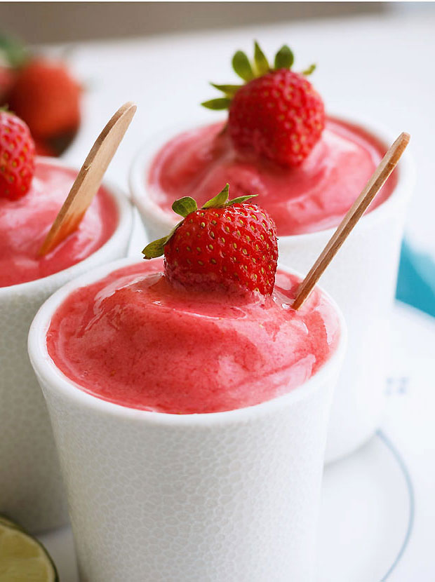Keto Strawberry Frozen Yogurt - Delicious and refreshing, here's a frozen yogurt recipe with a keto twist.
